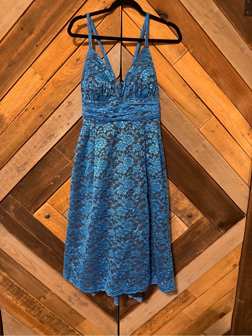 Navy Lace V-Neck Sleeveless Dress